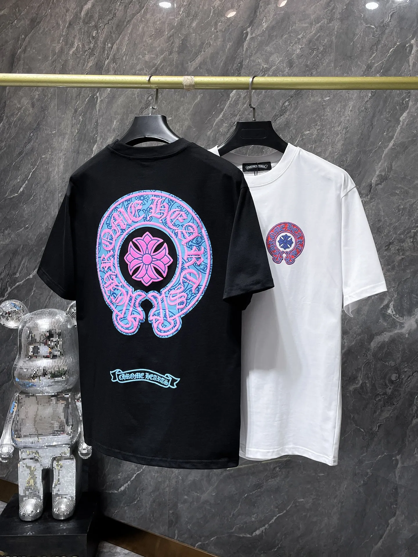 P146 New Chrome Hearts 25ss high version released in summer! ! High-weight, environmentally friendly and high-quality top-quality fabrics 260g~270g Crow Sanskrit horseshoe foam short-sleeves. Counter synchronization. 1:1 replica version. Recommended colors: white, black